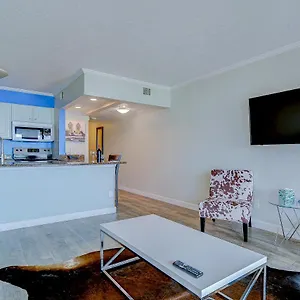 441-waterfront, Amazing Views, Wifi, Pool And Close To Bucs Stadium Apartment Tampa